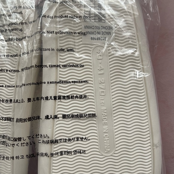 Hello Kitty Valentine Plush House sleepers. Size L - Picture 7 of 7